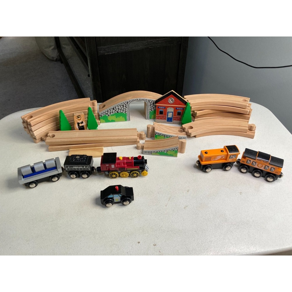 28 Pc Lot Wooden Railway Trains and More Maxim Thomas Circo Melissa and Doug